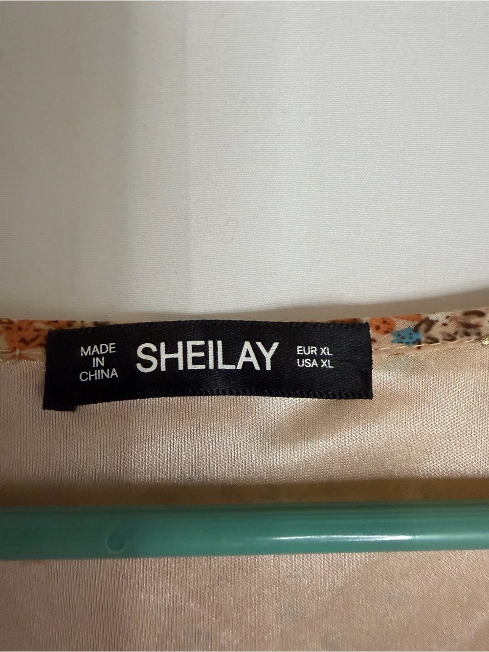 Sheilay Peach Floral Maxi Dress with V-Neck and Elastic Waist - Picture 3 of 5